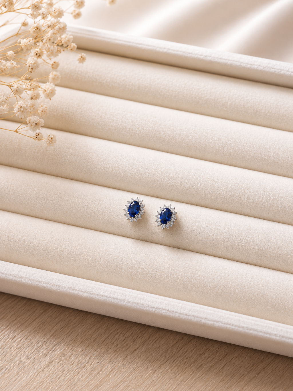 Høstkampanje Oval Sapphire Earrings