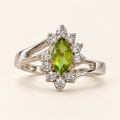 Lime Bloom - peridotring med glitrende detaljer