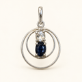 Sapphire Harmony - anheng med hvit og blå safir i 925 sølv