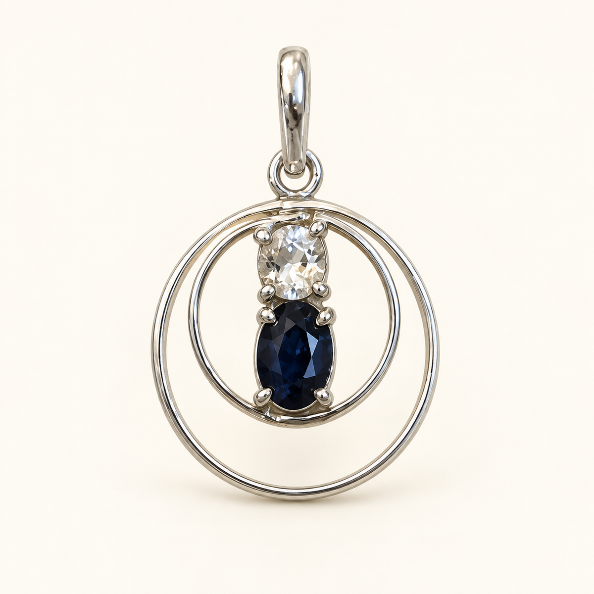 Sapphire Harmony - anheng med hvit og blå safir i 925 sølv