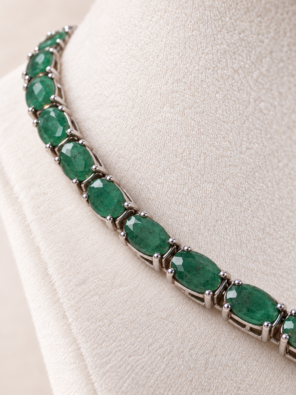Emerald Leopard - smaragdkjede med 10,65 karat smaragd i 925 sølv