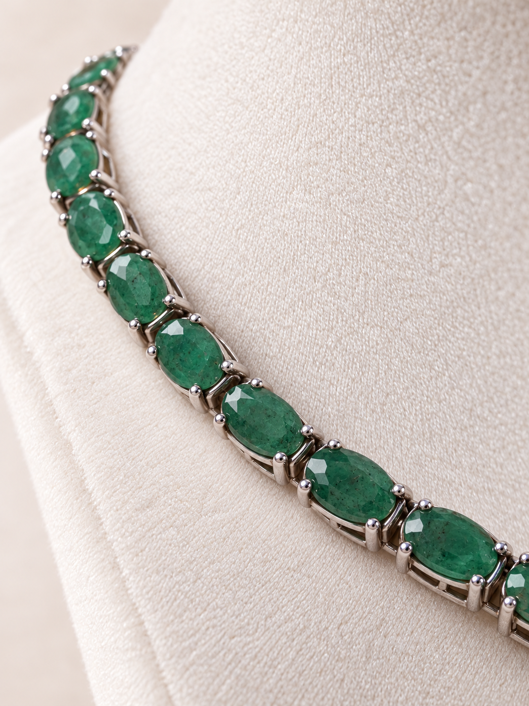 Emerald Leopard - smaragdkjede med 10,65 karat smaragd i 925 sølv