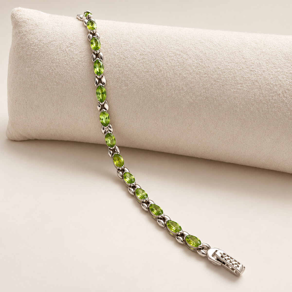 Lime Bloom - 9.10 karat peridotarmbånd i 925 sølv